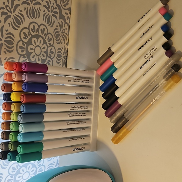 Cricut Joy And Accessories - Picture 4 of 8